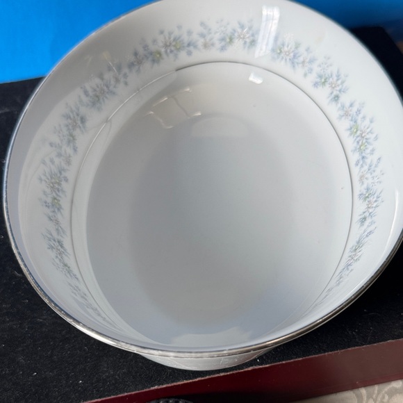 Noritake Marywood (pattern 2181) oval serving bowl. Vegetable dish, 9 3/4” - Picture 2 of 5